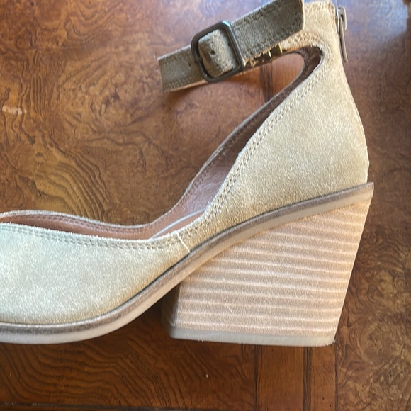 Leather upper, adjustable strap, back zip closure - Picture 4 of 4